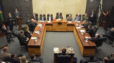 Na foto: visão geral da Mesa de Honra e componentes da Corte do TRE-SP