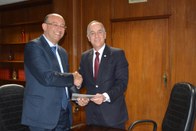 Na foto, oprocurador-geral de justiça, Gianpaolo Poggio Smanio (à esq.); e o presidente do TRE-S...