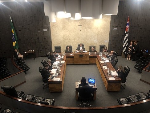 Veículo locado por empresa pública foi utilizado na campanha eleitoral