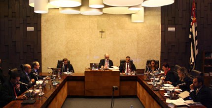 TRE-SP - Corte em sessão de julgamento Corte do Tribunal Regional Eleitoral de São Paulo em sessão de julgamento de 23/01/2015