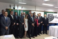 Presidente do TRE-SP, des. Mário Devienne Ferras, posa ao lado das autoridades durante evento no...