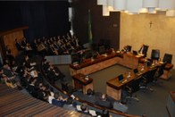 Vista superior do plenário do TRE-SP, durante recepção de juízas e juízes que tomaram posse no 1...