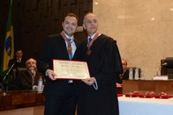 O jurista André Guilherme Lemos Jorge recebe diploma e Colar do Mérito Eleitoral Paulista das mã...