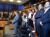 Participantes da sessão solene de posse do juiz Luiz Guilherme da Costa Wagner Junior, no moment...