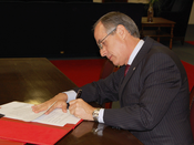 Presidente do TRE-SP, des. Mário Devienne Ferraz, firma o convênio de cooperação 
