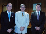 Da esq. p/ dir.: presidente, des. Mário Devienne Ferraz, Cônsul Geral do Peru, Arturo Jarama, e ...