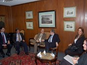 Ao centro, presidente do TRE-SP, des. Antônio Carlos Mathias Coltro, e cônsul geral do Paraguai ...